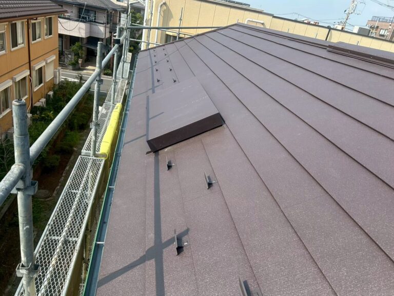 東京都葛飾区　屋根カバー+天窓板金塞ぎ