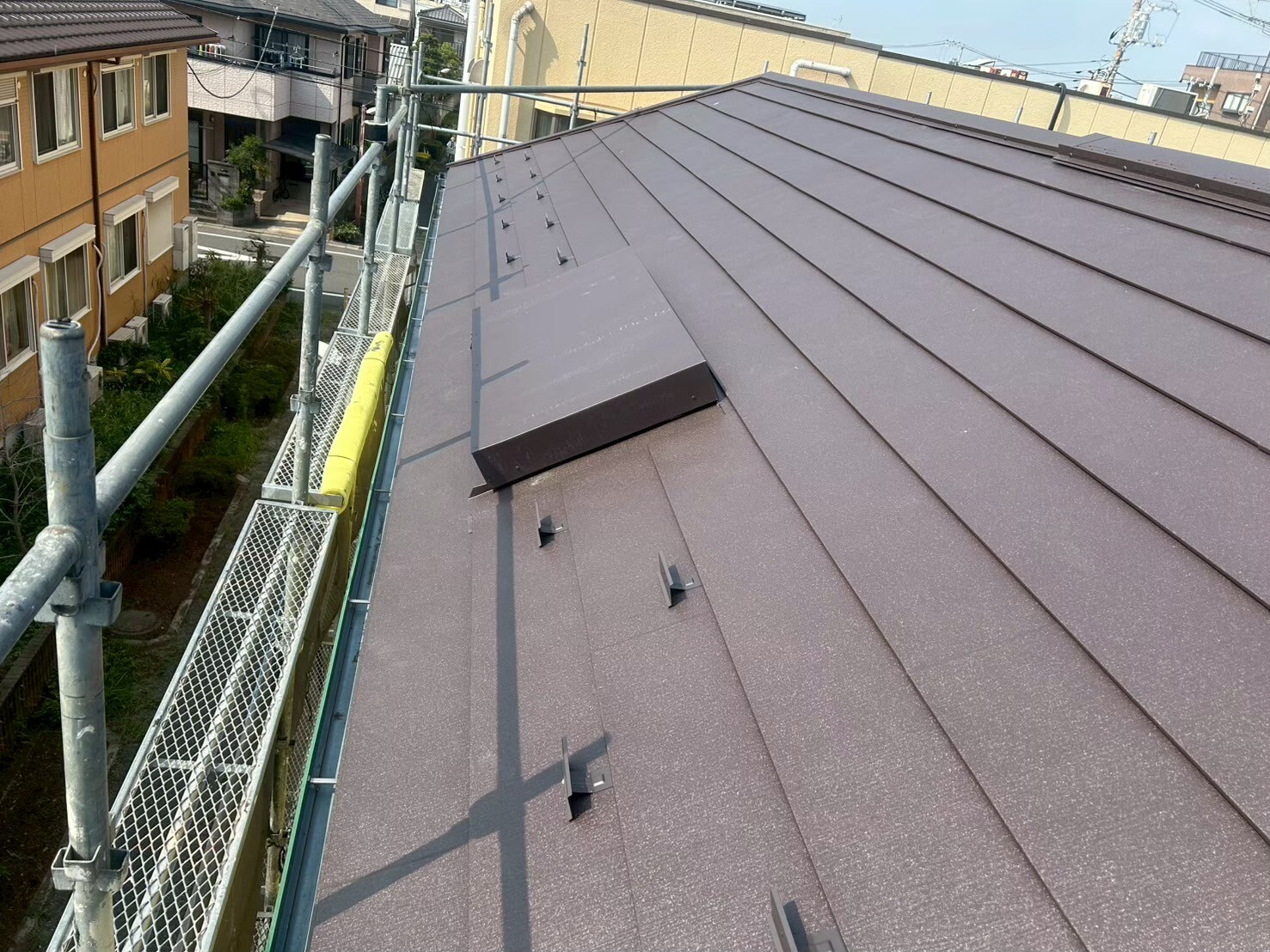 東京都葛飾区　屋根カバー+天窓板金塞ぎ